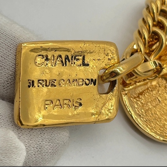 Chanel 31 Rue Cambon Coco Medallion 2 Belt/ Necklace 24karat GD plated W/ Box - Picture 11 of 11